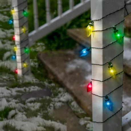 Guirlande lumineuse solaire à LED multicolore pour les fêtes.