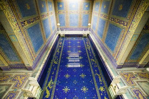 Piscine romaine intérieure à Hearst Castle, San Simeon, Californie, où de nombreuses célébrités se sont baignées