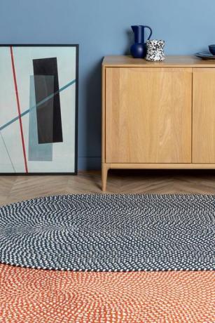 tapis recyclé avec buffet dans le salon