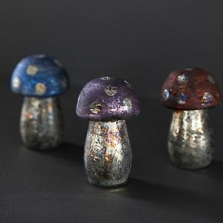 3 champignons en verre pointillé