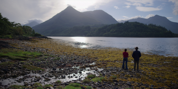 épisode du miroir noir du loch henry