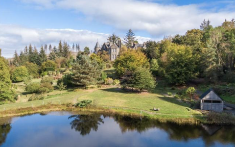 Le château à vendre dans la campagne écossaise est la retraite ultime à distance