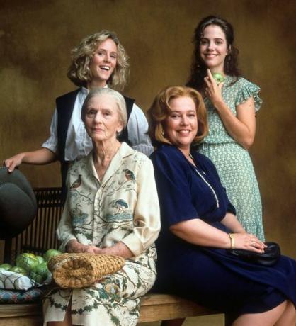 mary stuart masterson, jessica tandy, kathy bates et mary louise parker portrait publicitaire pour le film tomates vertes frites, 1991 photo par universalgetty images