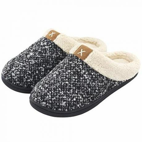 Chaussons confortables en mousse à mémoire de forme pour femmes, doublés de molleton en peluche, chaussures de maison avec semelle intérieure en caoutchouc antidérapante extérieure (petite / 5-6 B (M) US, noir)