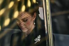 Kate Middleton porte un hommage subtil à la reine pour voir le monarque mentir en état