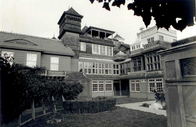 Maison, bâtiment, maison, architecture, propriété, noir et blanc, maison de maître, monochrome, ville, arbre, 