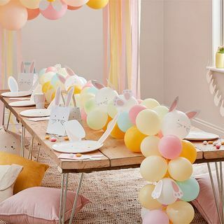 Chemin de Table Ballons et Lapins de Pâques