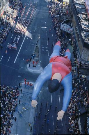 ballon de superman du défilé du jour de l'action de grâce