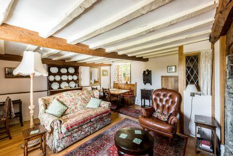 14 Gold Hill - salon - Shaftesbury - Hamptons International