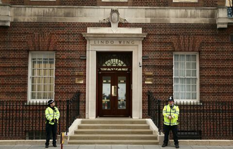 Des scènes à l'aile Lindo comme il a été annoncé que la duchesse de Cambridge est en travail avec son deuxième enfant