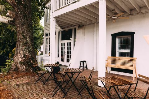 patio extérieur avec des sièges