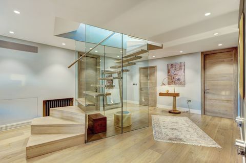 Le penthouse de l'immeuble Henson - escaliers - Beauchamp Estates