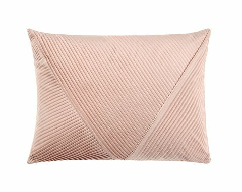 Coussin Boudoir Plissé Confection 30x40, 25 £ - La collection personnelle de Michelle Keegan pour Very.co.uk