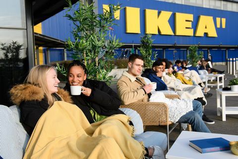 IKEA et Virgil Abloh créent la file d'attente «la plus confortable» du monde pour le lancement très attendu de la collection MARKERAD (5)