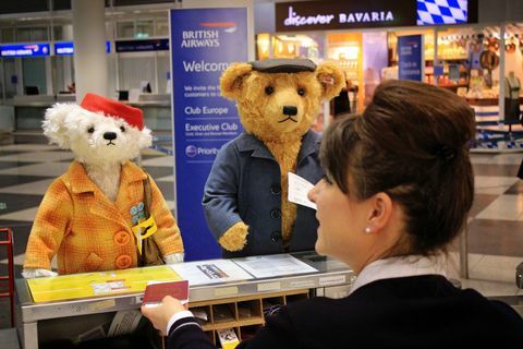 Steiff - M. et Mme Bair aux arrivées d'Heathrow