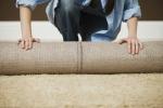 Comment restaurer les planches nues et que faire après avoir soulevé le tapis