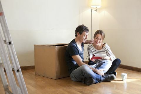 Couple, séance, plancher, nouveau, vide, maison