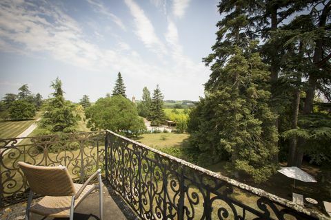 Midi Pyrénées - Château - France - balcon - Knight Frank