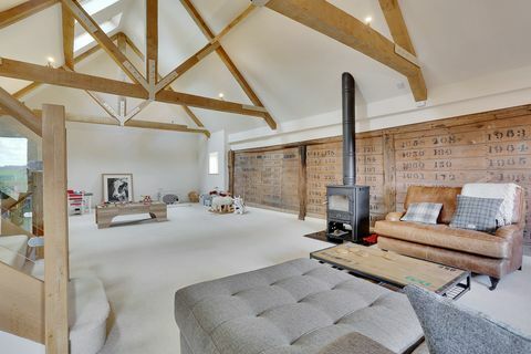 The Cow Byre - Hazelden Farm - Cranbrook - Kent - salon - Knight Frank