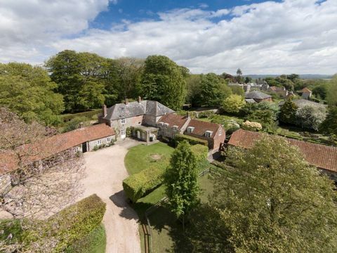 Manor Farm House - Wiltshire - Vivien Leigh - vue aérienne - Savills