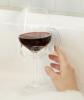 SipCaddy vous permet de boire du vin sous la douche