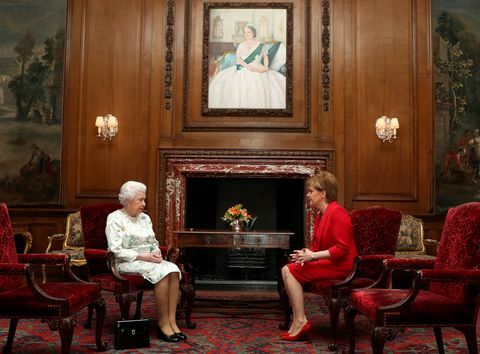 La reine Elizabeth II et Nicola Sturgeon se rencontrent à Holyroodhouse