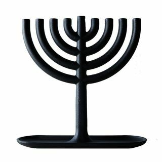 Menorah en fonte noircie