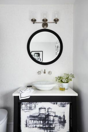 salle de bain blanche, armoires noires