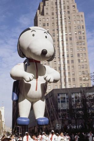 ballon snoopy au défilé de Thanksgiving de 1970 macy