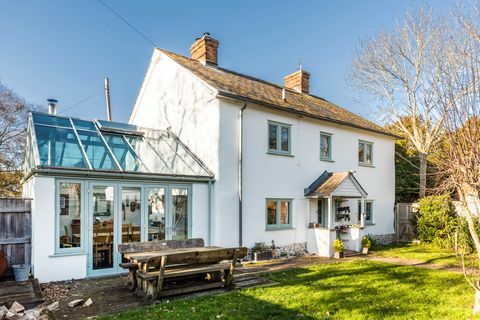 Furlong House - Salisbury - Sir Cecil Chubb - extension -Hamptons International