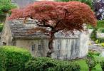 Une auberge de charme et un village modèle sont à vendre dans «la Venise des Cotswolds»