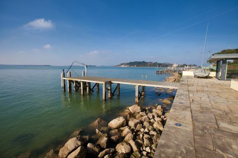 The Moorings - Sandbanks - Dorset - jetée - Savills