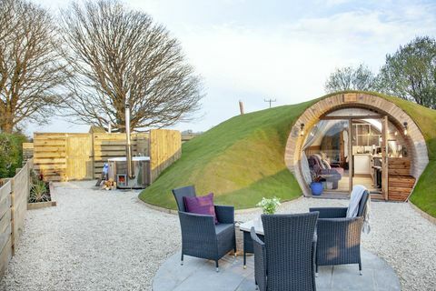 vous pouvez maintenant louer trois maisons de hobbit dans le Somerset