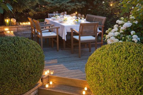 Table de jardin sur terrasse