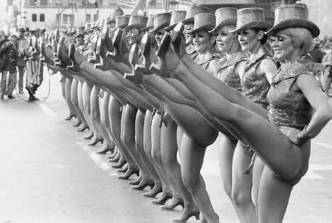 La kickline des fusées de radio city au défilé macys de 1976